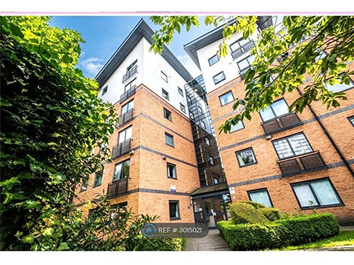 2 Bedroom Flat To Rent In Regal Court, Birmingham, B15