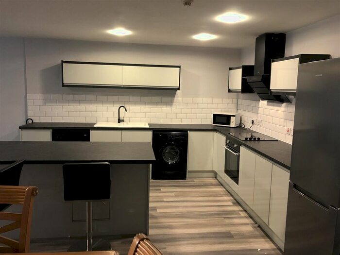 3 Bedroom Flat To Rent In Ahlux Court, Millwright Street, Leeds, West Yorkshire, LS2