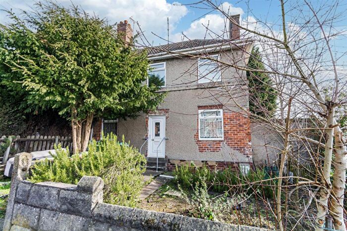 2 Bedroom End Of Terrace House For Sale In Lyndhurst Avenue, Blidworth, Mansfield, NG21