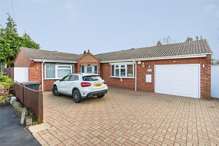 3 Bedroom Bungalow For Sale In Poplar Close, Leighton Buzzard, Bedfordshire, LU7