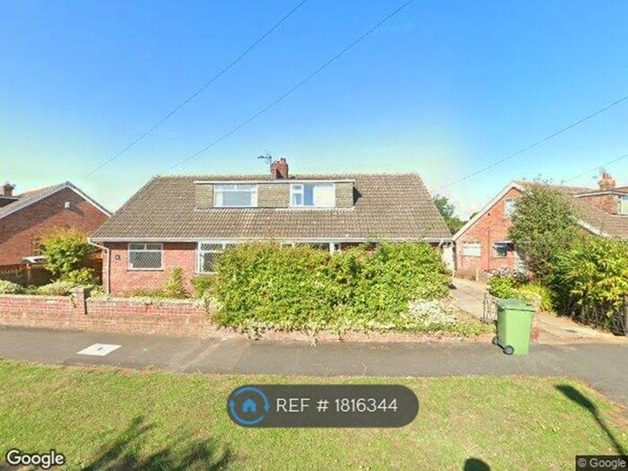 3 Bedroom Semi-Detached House To Rent In Pretymen Crescent, New Waltham, DN36