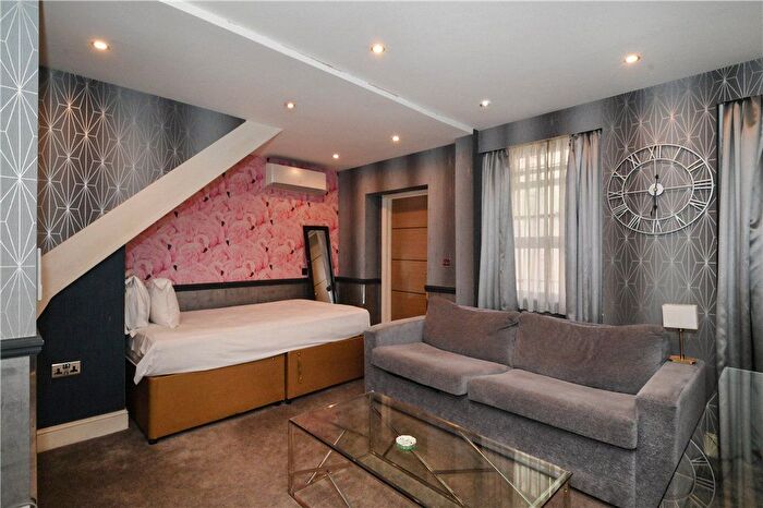 1 Bedroom Flat To Rent In Welbeck Street, London, W1G