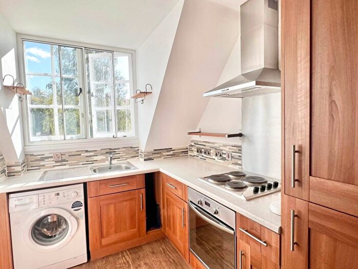 1 Bedroom Flat To Rent In Merrymead House, Brentwood, CM15