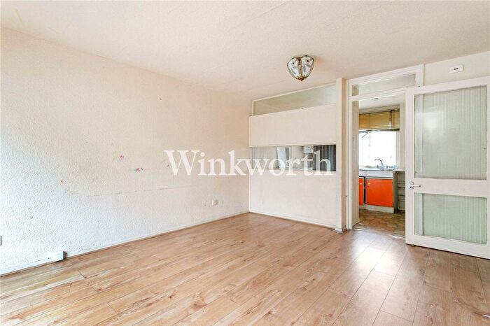 1 Bedroom Flat For Sale In Victoria Crescent, London, N15