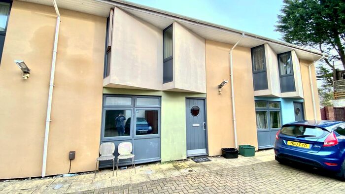 2 Bedroom House To Rent In Villiers Road, Bristol, BS5