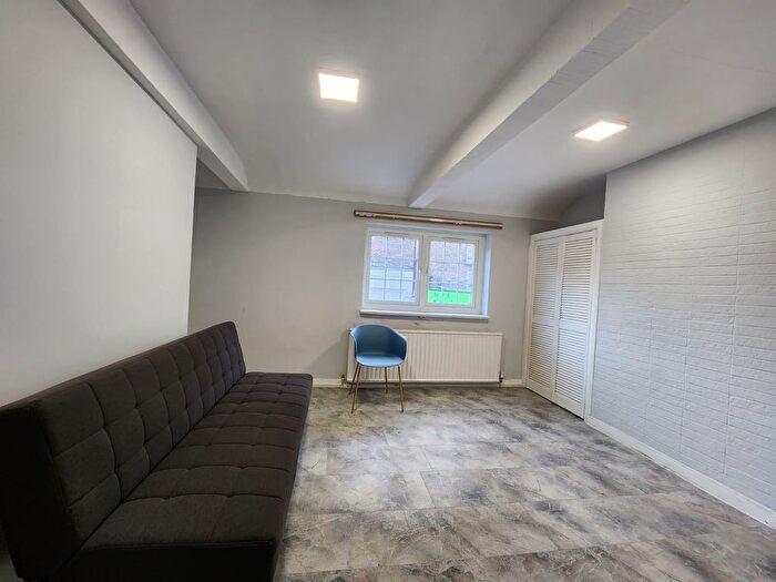 2 Bedroom Flat To Rent In Church Street, Staines, TW18