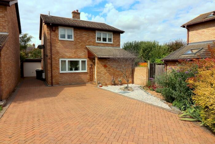 4 Bedroom Detached House For Sale In Elm Drive, Silsoe, Bedfordshire, MK45