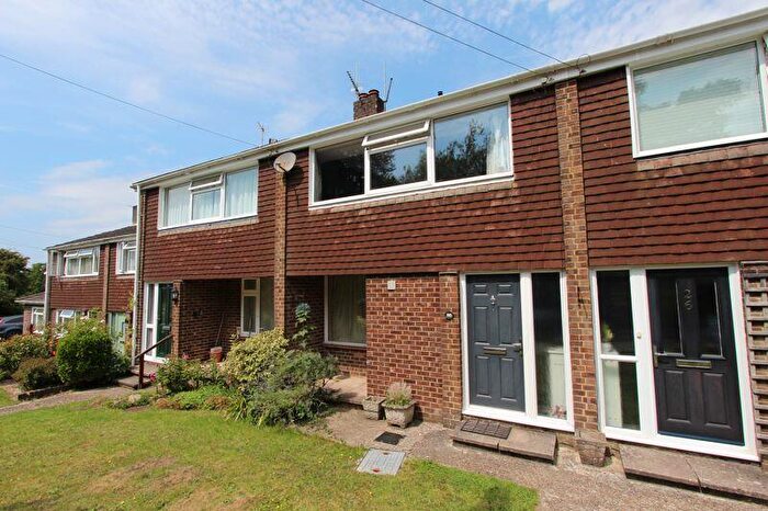 3 Bedroom Village House To Rent In Rowan Close, Sway, SO41