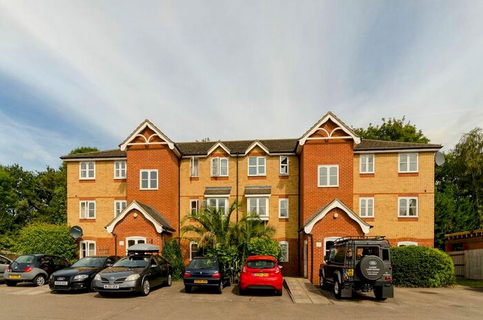 2 Bedroom Flat To Rent In Woodfield Road, Hinchley Wood, Thames Ditton, KT7