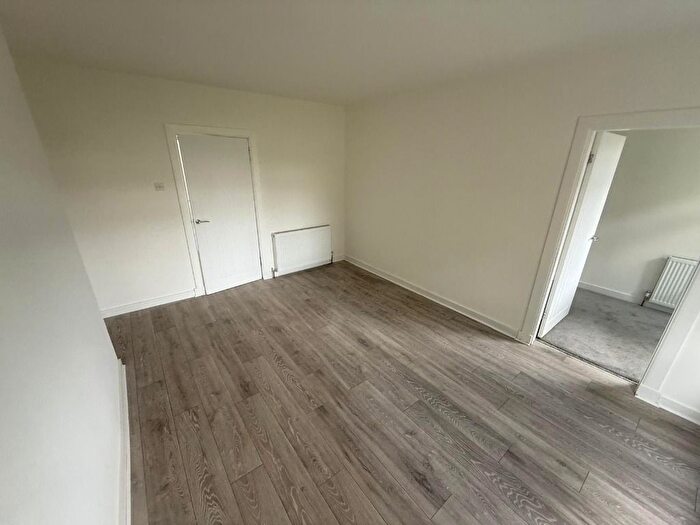 3 Bedroom Flat To Rent In Midcroft Avenue, Castlemilk, Glasgow, G44