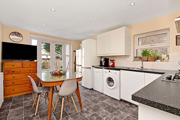 1 Bedroom Flat To Rent In Woodside, SW19