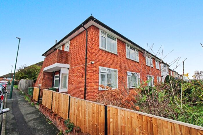 2 Bedroom Ground Maisonette To Rent In Bisley Close, Worcester Park, Surrey, KT4