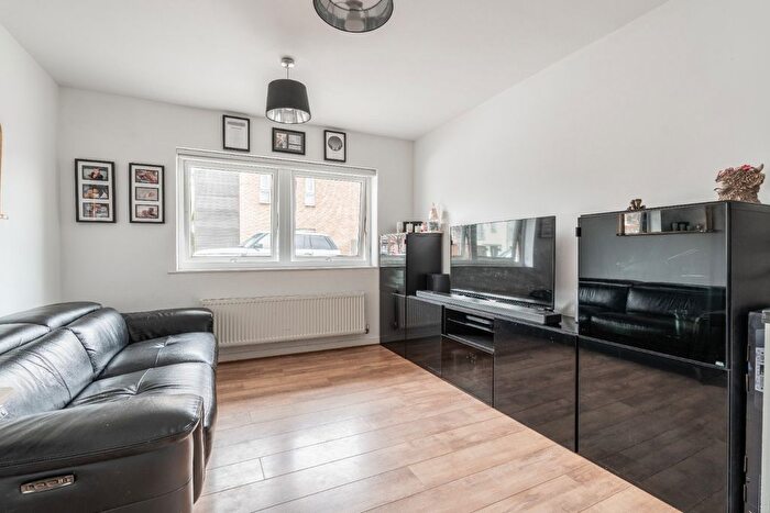 1 Bedroom Flat For Sale In Cameron Drive, Dartford, Kent, DA1