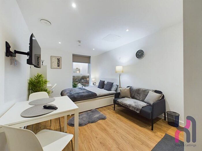 Flat To Rent In Frederick Road, Salford, M6