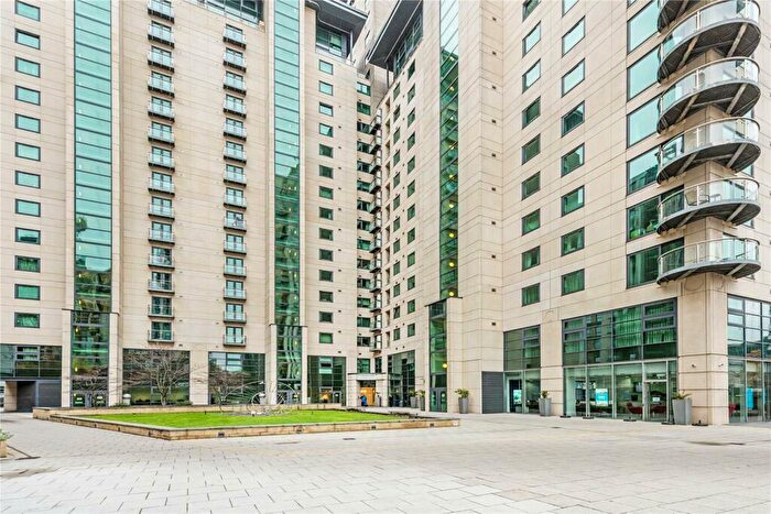 2 Bedroom Apartment To Rent In Discovery Dock East Tower, South Quay, Canary Wharf, London, E14