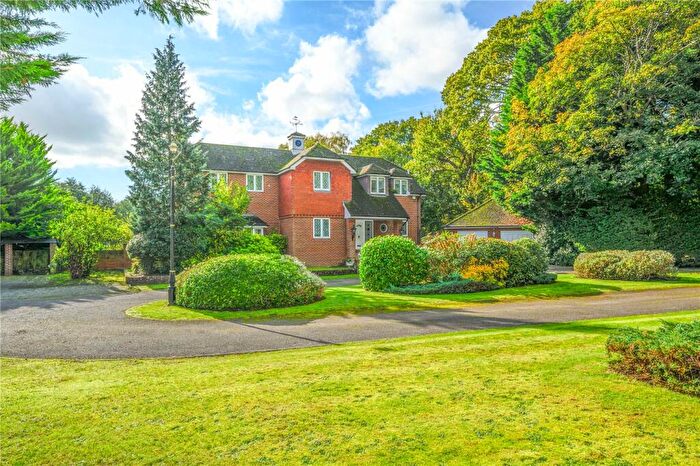 5 Bedroom Detached House To Rent In Byfleet Road, Cobham, Surrey, KT11