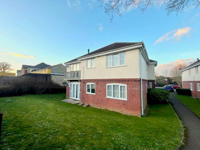 2 Bedroom Flat To Rent In Wimborne Road, Bournemouth, BH10