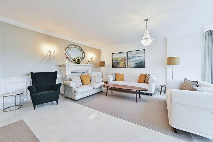 3 Bedroom Flat To Rent In Hyde Park Crescent, Hyde Park Square, London, W2