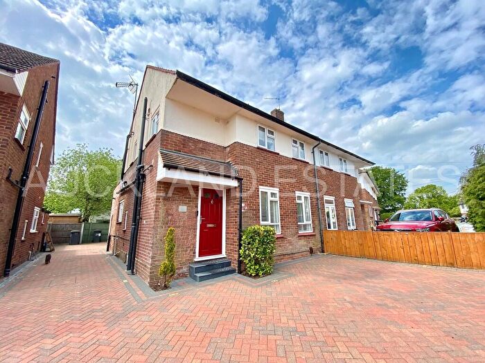 3 Bedroom Semi-Detached House To Rent In Shillitoe Avenue, Potters Bar, EN6