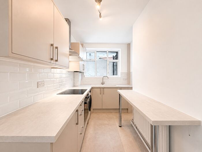 2 Bedroom Flat For Sale In Classic Mansions, Well Street, Hackney, London, E9 - Photo 8
