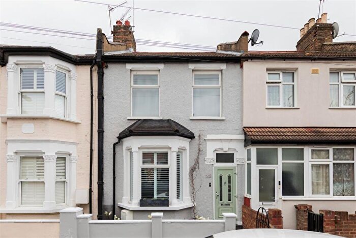 3 Bedroom Terraced House For Sale In Thorpe Road, Walthamstow, E17