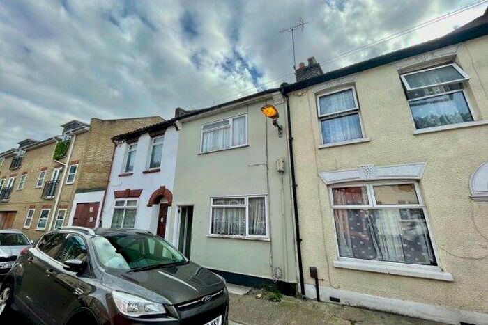 3 Bedroom Property To Rent In Lester Road, Chatham, ME4