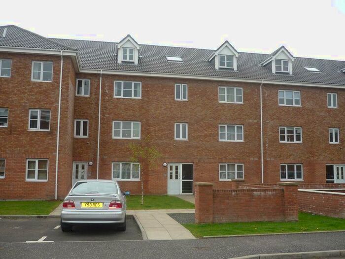 2 Bedroom Flat To Rent In Tullis Gardens, Glasgow Green, Glasgow, Lanarkshire, G40