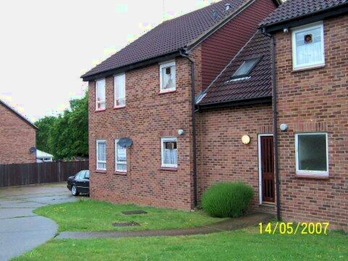 Studio To Rent In Woodstock Crescent, Hockley, Essex, SS5