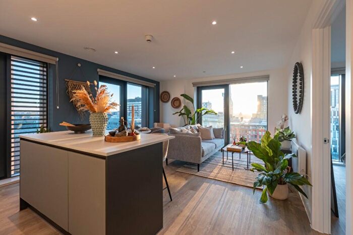 3 Bedroom Flat To Rent In Flat, Pall Mall, Liverpool, Merseyside, L3