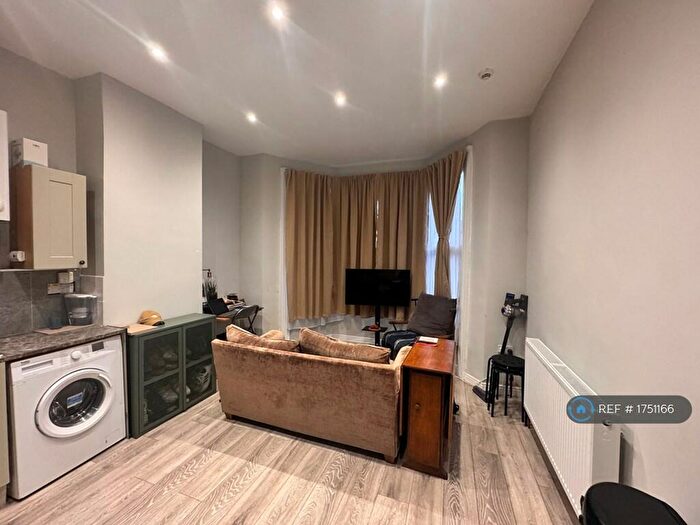 1 Bedroom Flat To Rent In Hull Road, Hull, HU13