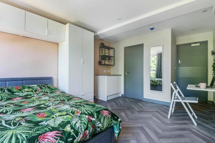 Studio To Rent In Aylesbury, Buckinghamshire, HP20