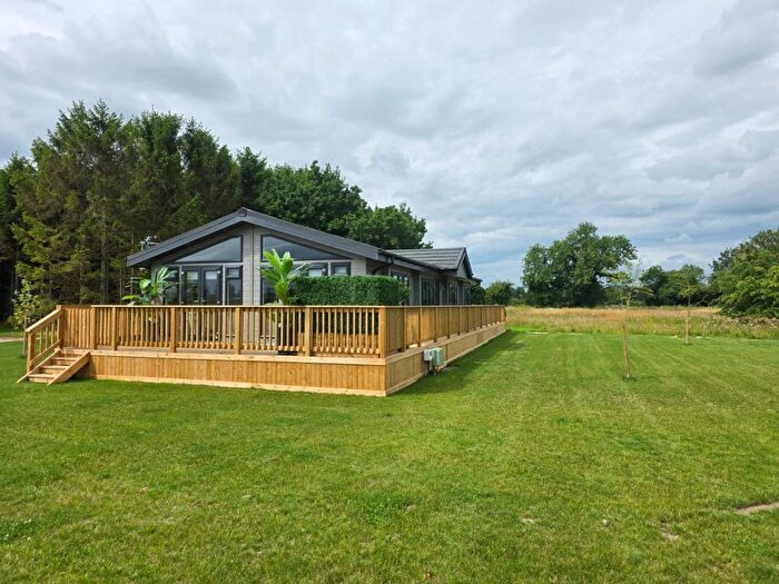 2 Bedroom Mobile/park Home For Sale In Malton Road, Pickering, YO18