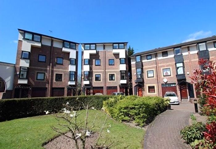 1 Bedroom Flat To Rent In Barnfield Place, London, E14
