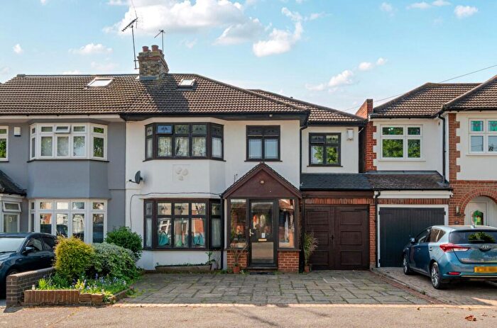 3 Bedroom Semi Detached House For Sale In Wayside Avenue, Hornchurch, RM12