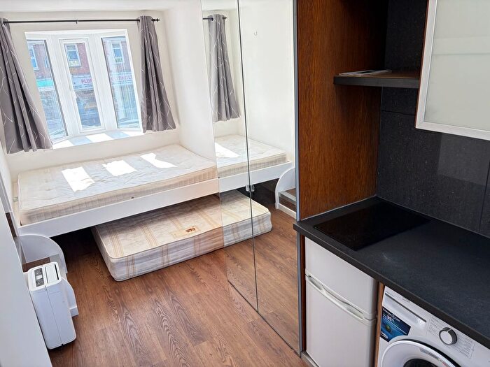 Studio To Rent In Very Near Acton Town Tube Area, Acton Town, W3