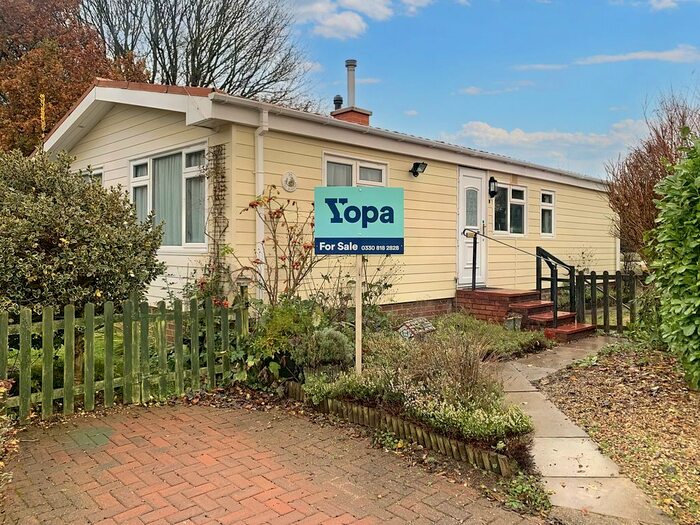 2 Bedroom Park Home For Sale In The Blossoms, Chieveley, Newbury, RG20