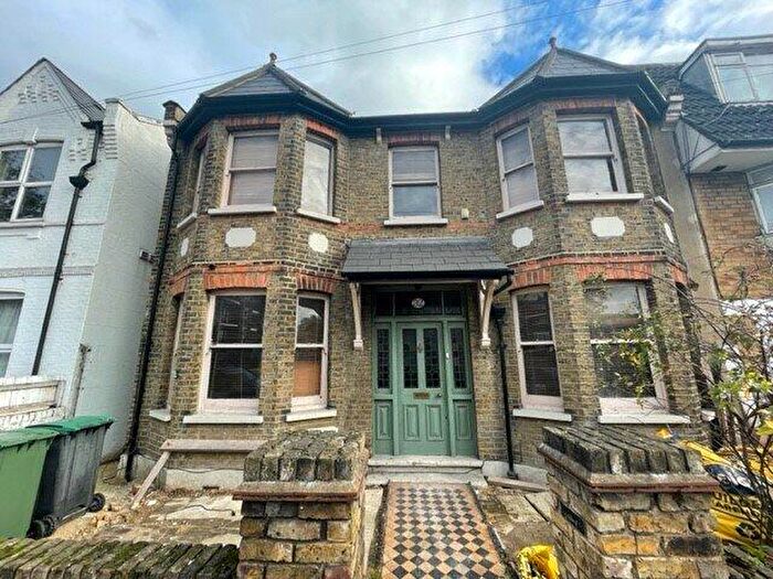 Flat To Rent In Willoughby Lane, London, N17