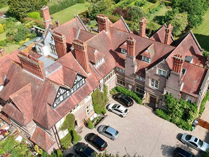 2 Bedroom Flat For Sale In Maidenhatch, Pangbourne, Reading, RG8