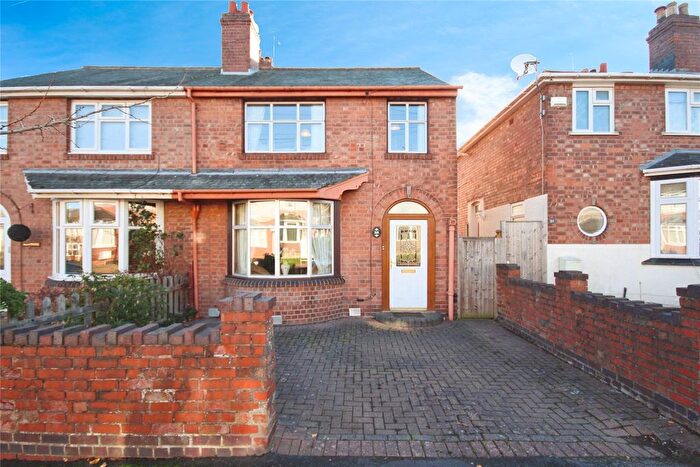 3 Bedroom Semi Detached House For Sale In Beauchamp Road, Warwick, Warwickshire, CV34