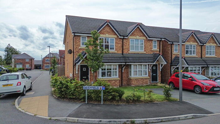 3 Bedroom Semi-Detached House For Sale In Daisy Field, Worsley, M28