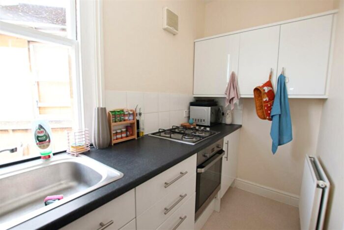 2 Bedroom Flat To Rent In Hayes Place, BA2