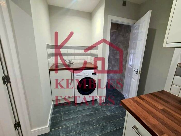 1 Bedroom Flat To Rent In Flat 1, Copley Road, DN1