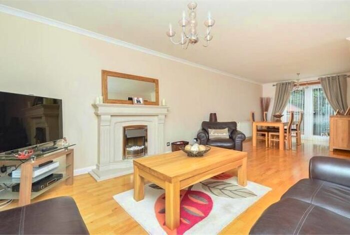 3 Bedroom Bungalow To Rent In Glen View Place, Gorebridge, EH23