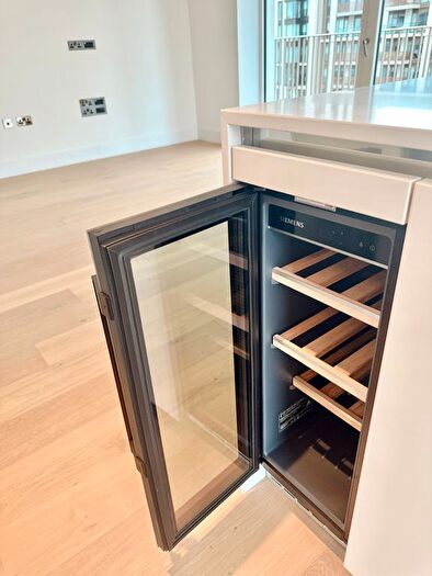 2 Bedroom Flat To Rent In Cascade Way, London, W12