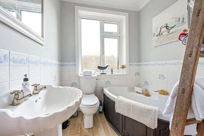 4 Bedroom Detached House For Sale In Stour Way, Christchurch, BH23