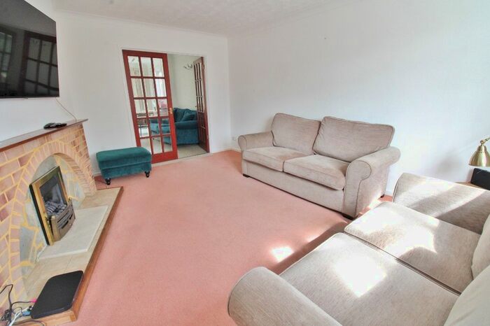 4 Bedroom Detached House For Sale In Croftlands Avenue, Stubbington, Fareham, PO14