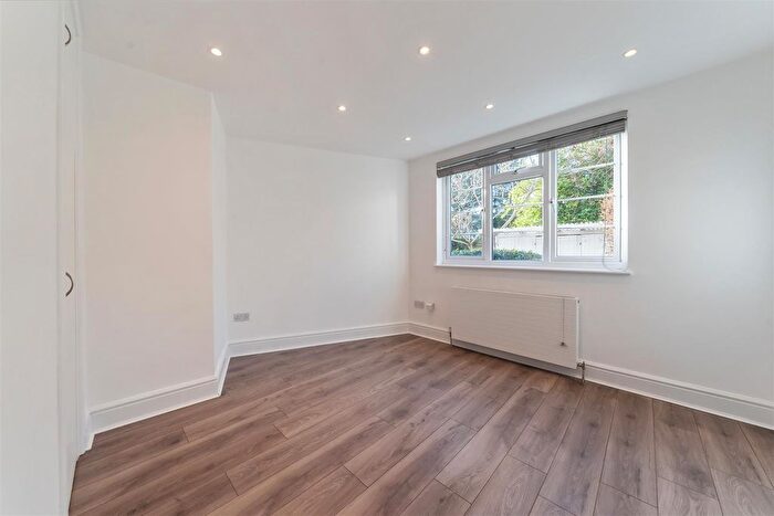 2 Bedroom Flat For Sale In Durham Close, London, SW20