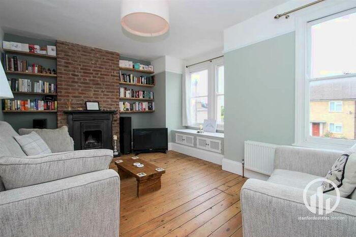 2 Bedroom Flat To Rent In Faversham Road, Catford, London, SE6