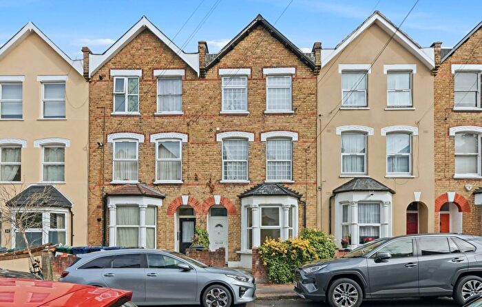 1 Bedroom Flat For Sale In Holly Park Road, London, N11