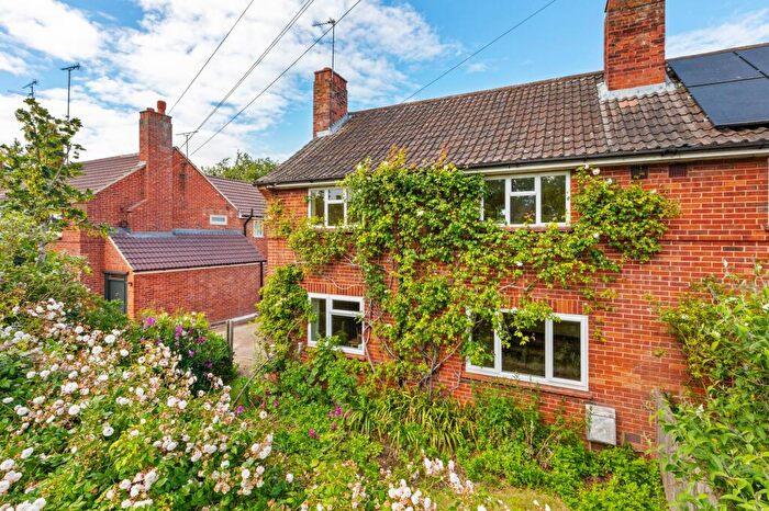 3 Bedroom Semi-Detached House For Sale In Chinnor Road, Thame, OX9